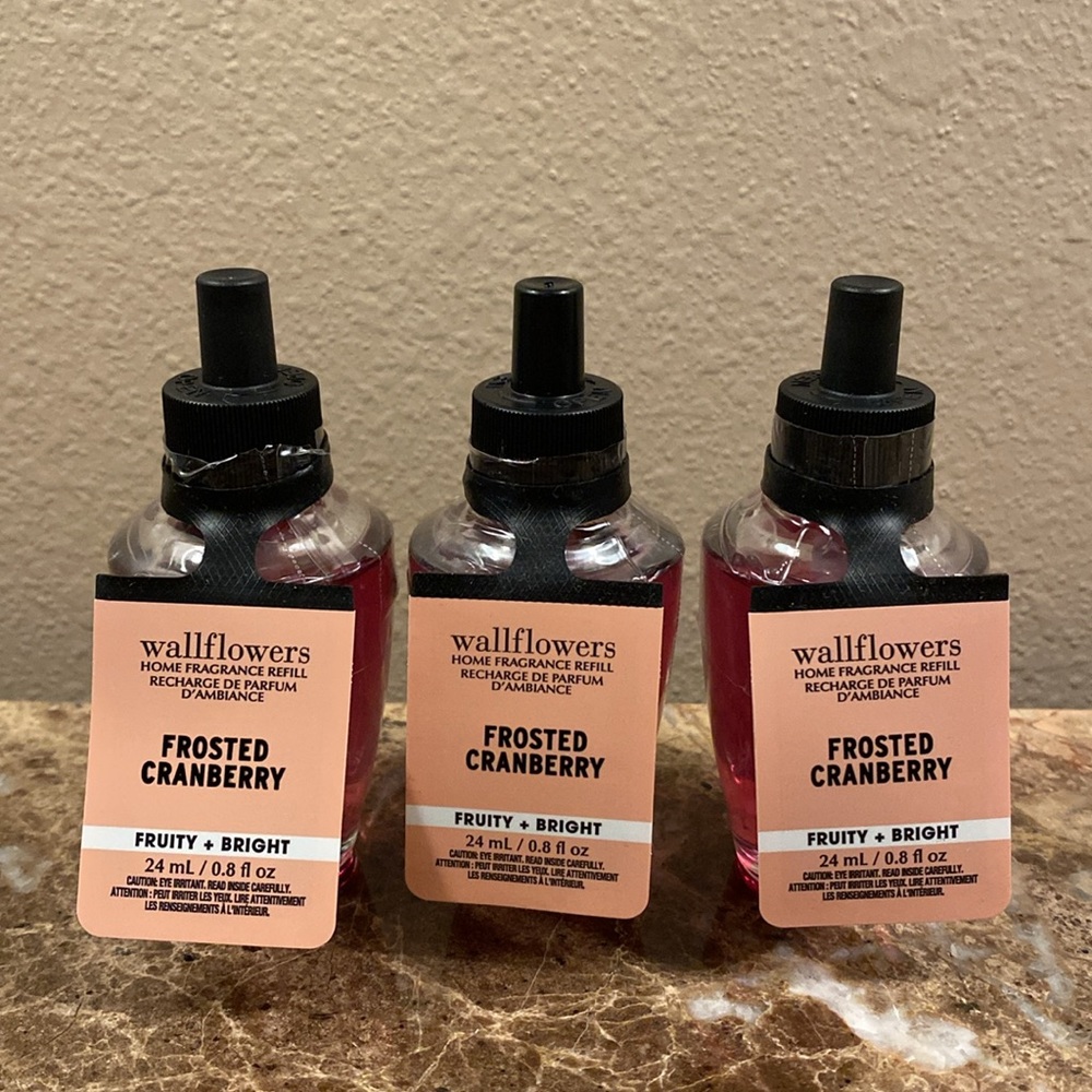 “FROSTED CRANBERRY” BBW / WB, Three (3)-Wallflowers Home Fragrance Refills, NWT